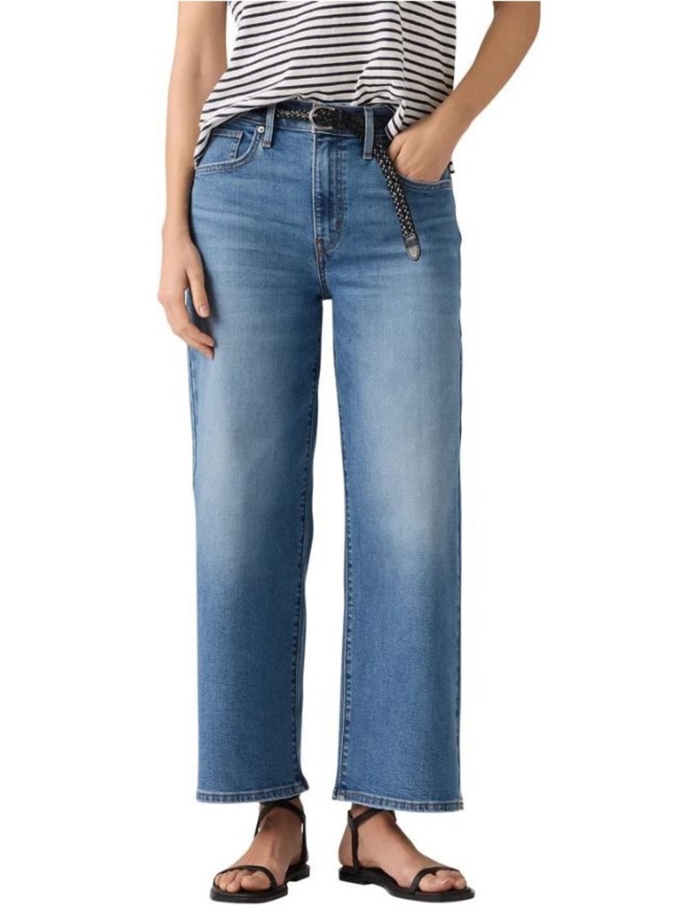 Levi's - Women's High Rise Wide Leg
Jean, Medium Wash